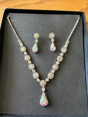 Aurora Crystal Teardrop Necklace & Earring Set - Iridescent